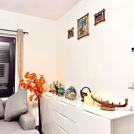 Moderne Mit 2 Schlafzimmern & Hofparkplatz&garten Bohlen (Saxony)