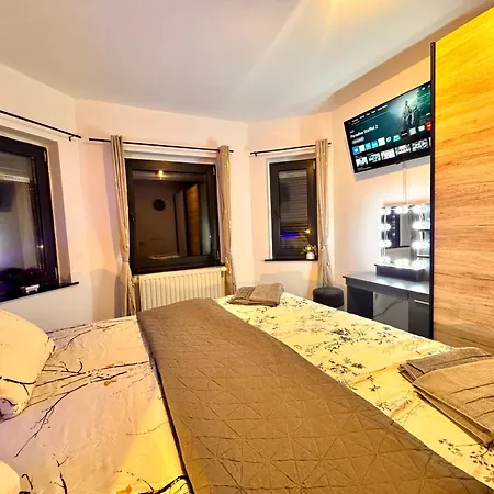 Apartment Moderne Mit 2 Schlafzimmern&hofparkplatz&garten Bohlen (Saxony)