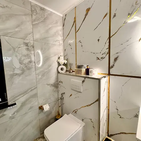 Apartamento Moderne Mit 2 Schlafzimmern & Hofparkplatz&garten