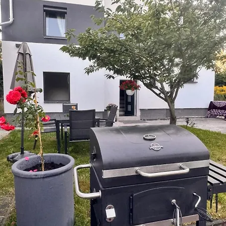 Moderne Mit 2 Schlafzimmern & Hofparkplatz&garten *