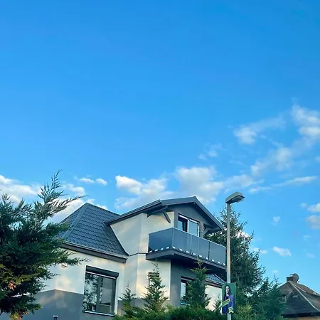 Moderne Mit 2 Schlafzimmern & Hofparkplatz&garten アパート
