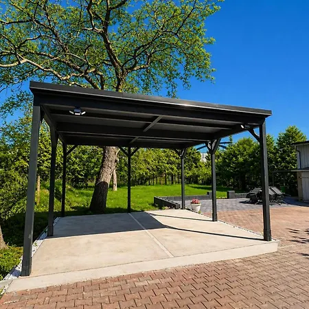 Moderne Mit 2 Schlafzimmern & Hofparkplatz&garten شقة *