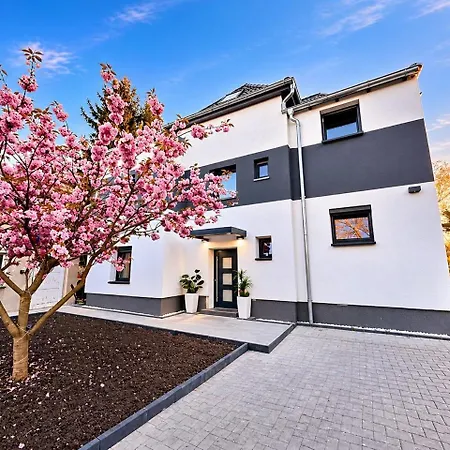 Apartment Moderne Mit 2 Schlafzimmern & Hofparkplatz&garten Bohlen (Saxony)