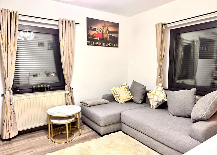 Moderne Mit 2 Schlafzimmern&hofparkplatz&garten *