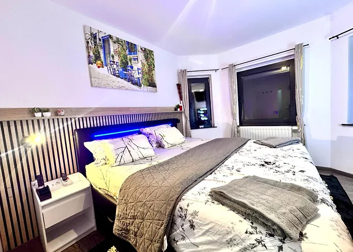 Apartment Moderne Mit 2 Schlafzimmern&hofparkplatz&garten *
